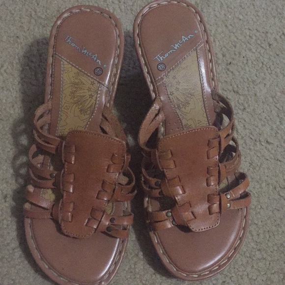 thom mcan flip flops